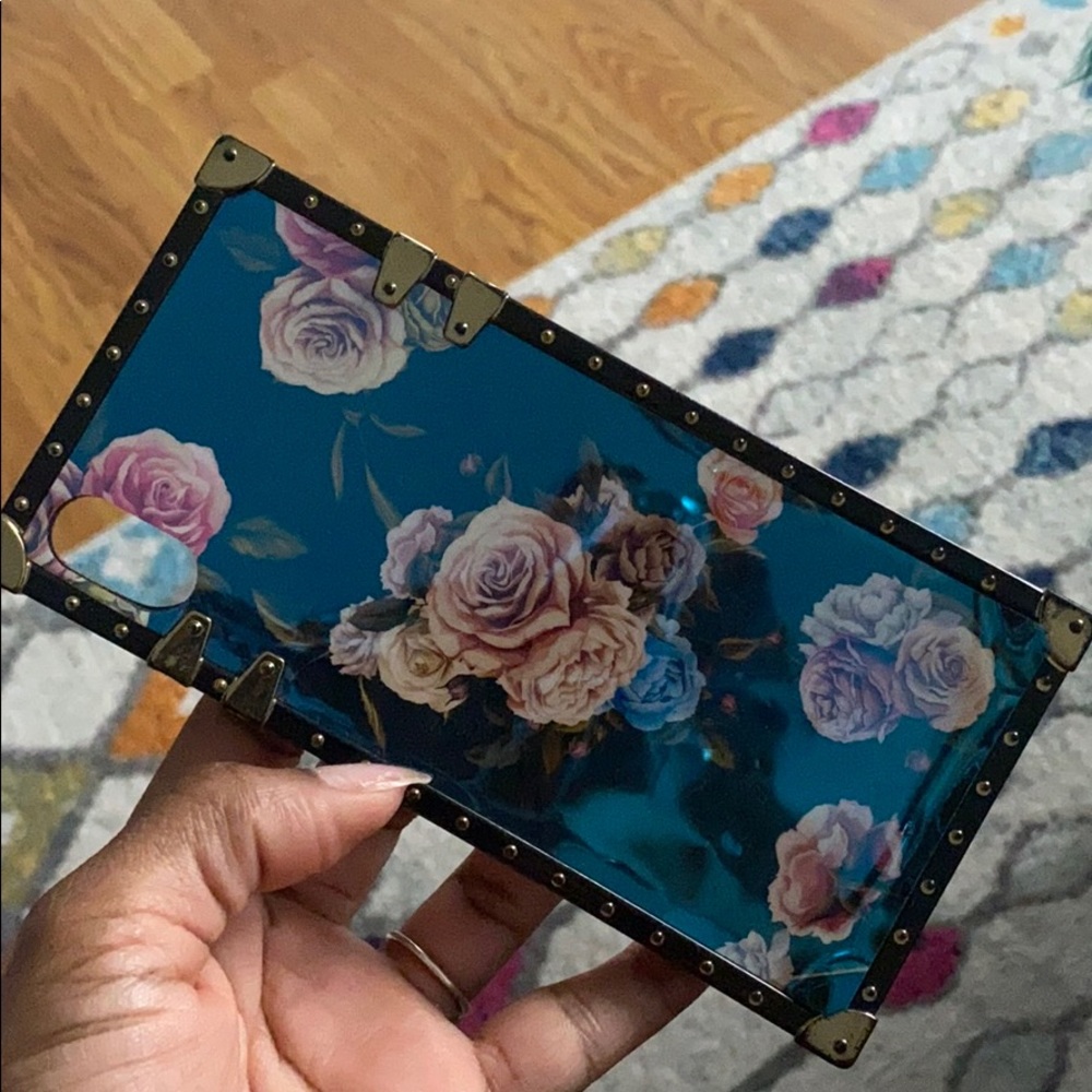 iPhone XS Max square care.
